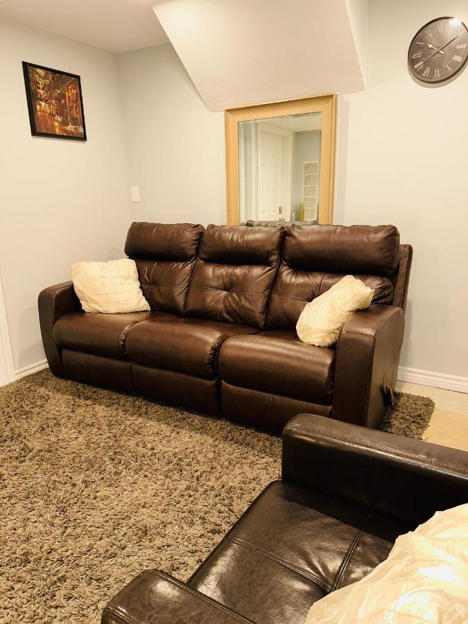 Deluxe Double Room Ii- Hazel Stays Mississauga Eksteriør bilde