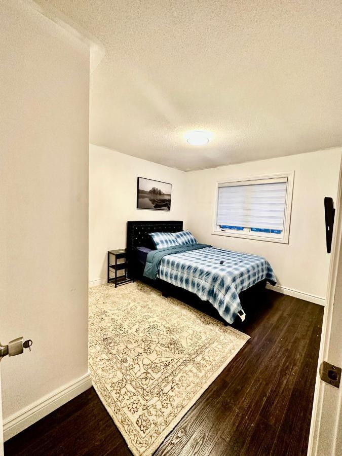 Deluxe Double Room Ii- Hazel Stays Mississauga Eksteriør bilde